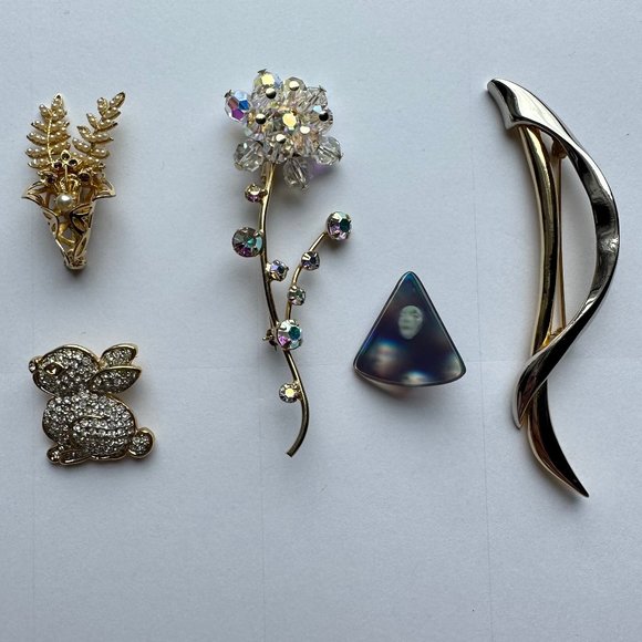 Pin Lot - Picture 1 of 11